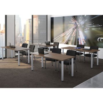 Seminar room with training tables.